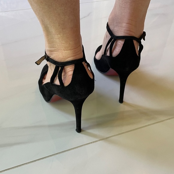 Designer Christian Louboutin Suede Pumps - Picture 5 of 8
